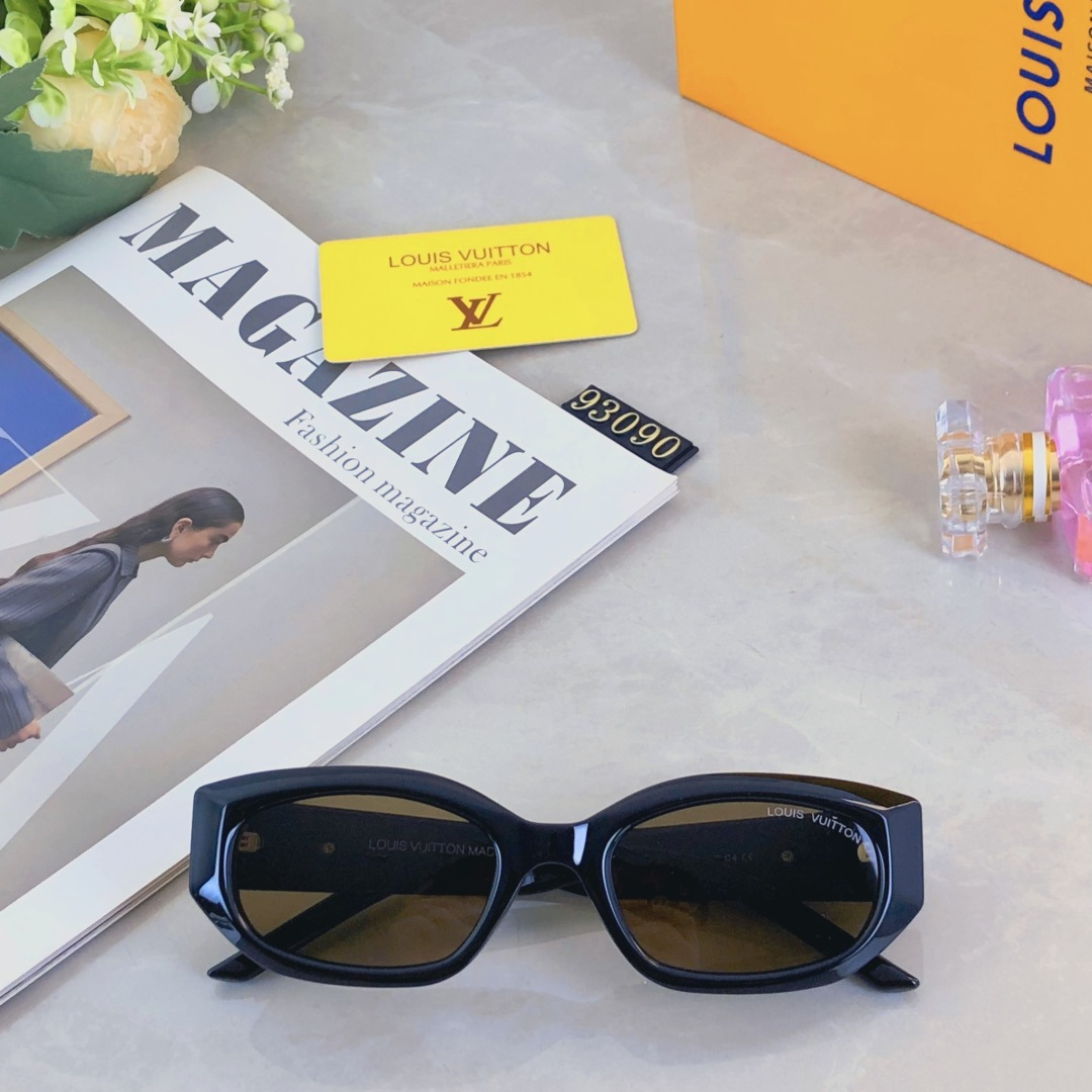 。。Louis vuitto*简约新款时尚方形小脸墨镜女士防紫外线街拍小框太阳镜