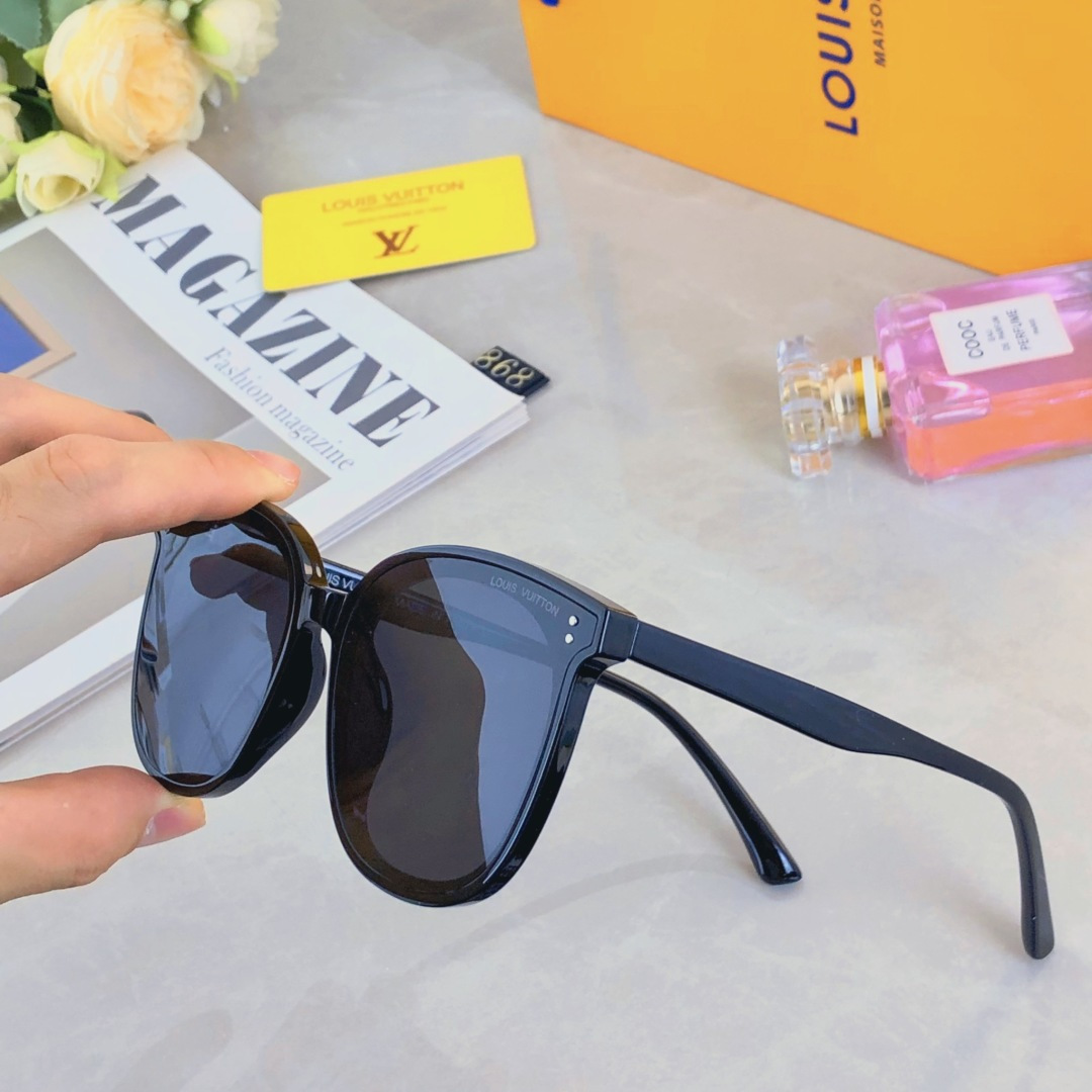 。。Louis vuitton*新款方形简约太阳镜女韩版潮个性大框显瘦开车驾驶遮阳墨镜男