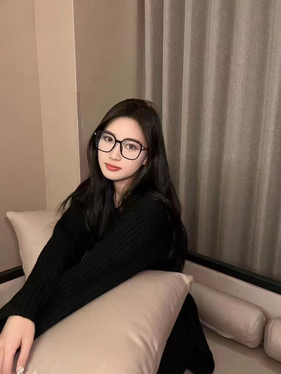 。。Celin*黑框眼镜女防蓝光抗辐射素颜神器大框显瘦镜架可配度数近视眼镜