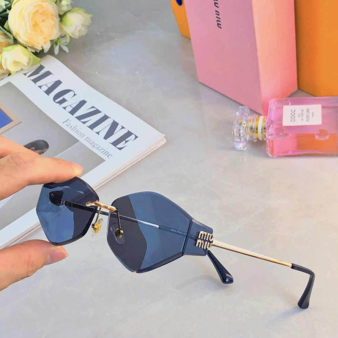 。。miumi*新款m字母欧美椭圆无框窄复古墨镜女款显脸小风辣妹个性