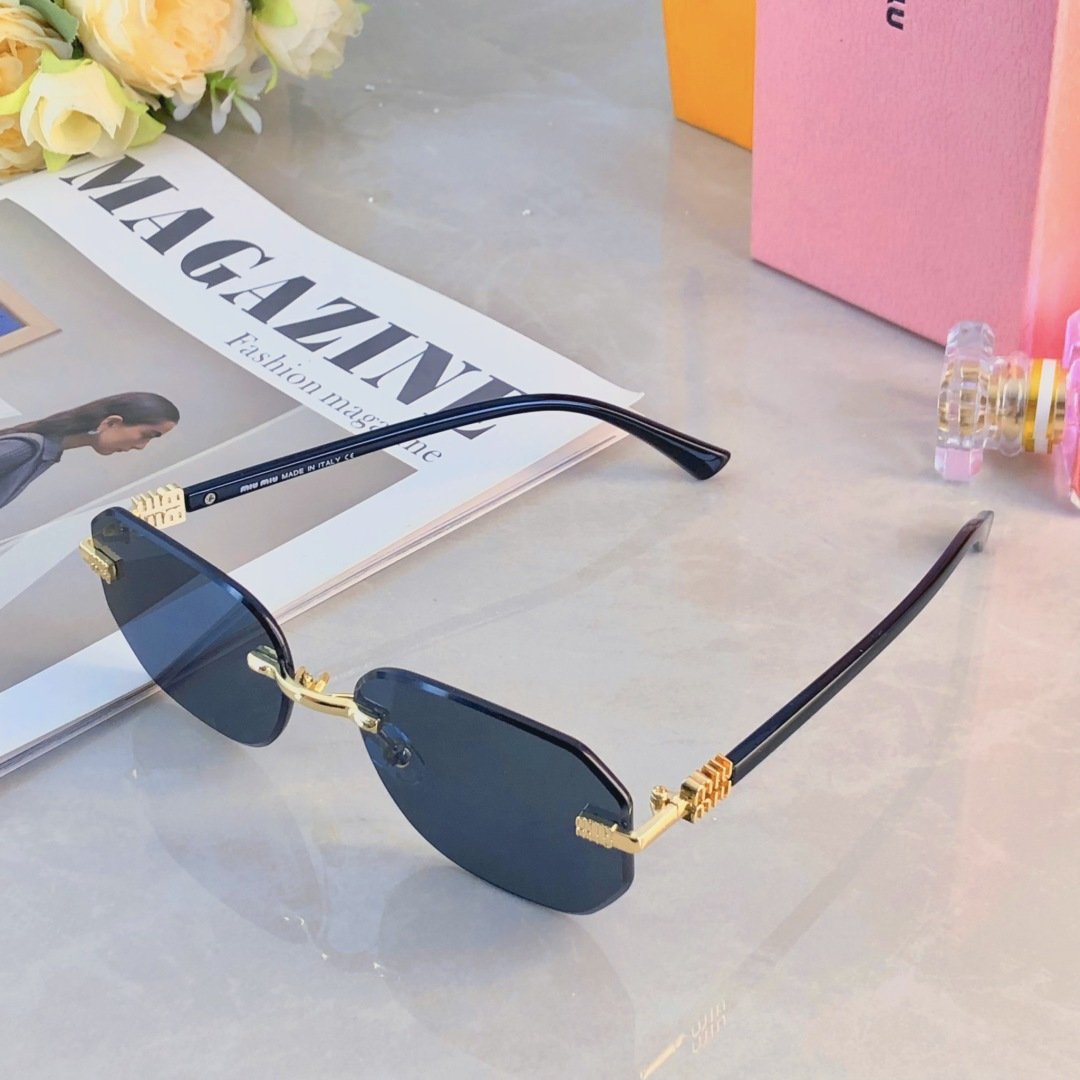 NO:373041,Miumi* new m letters European and American oval frameless narrow retro sunglasses women's face showing small style hot girl personality glasses sunglasses sunglasses, glasses, miumiu19860909miumi*新款m字母欧美椭圆无框窄复古墨镜女款显脸小风辣妹个性眼镜墨镜太阳镜,眼镜,miumiu,glasses