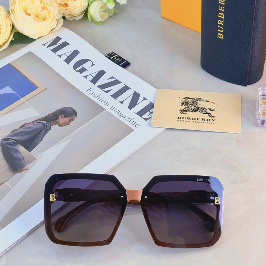。。Burberr*2025新款轻奢太阳镜经典方框女士墨镜防紫外线偏光镜遮阳气质大脸