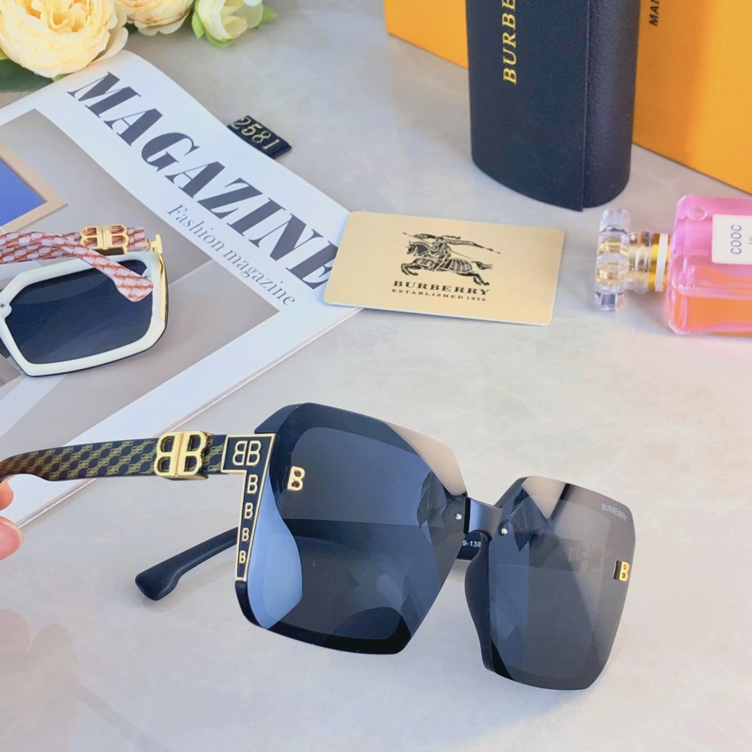 。。Burberr*2025新款轻奢太阳镜经典方框女士墨镜防紫外线偏光镜遮阳气质大脸