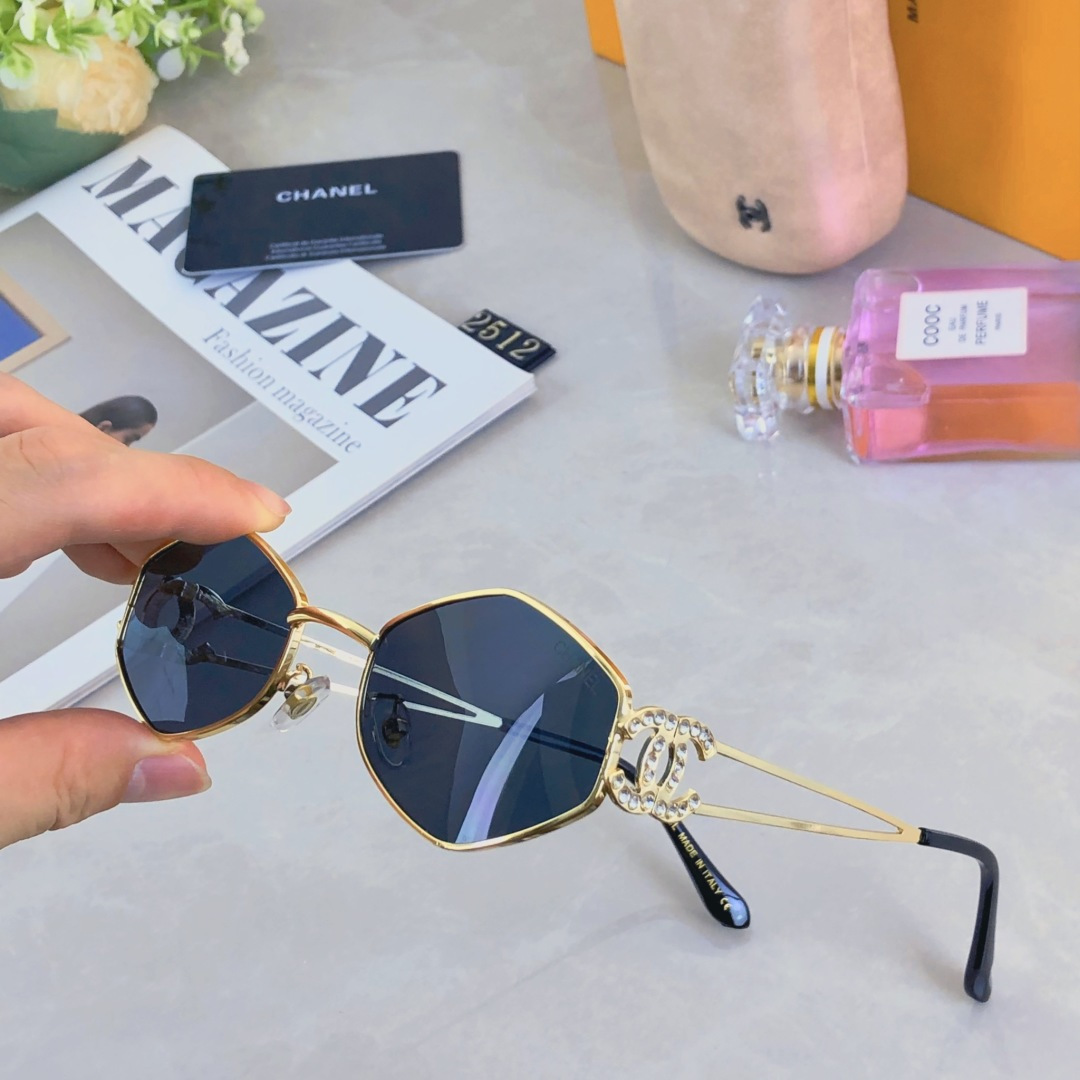 NO:374456,Chane*2025 new sunglasses for women y2k millennial style hot girl dent photo glasses metal sun protection sunglasses sunglasses sunglasses, glasses, chanel19860909Chane*2025新款墨镜女y2k千禧风辣妹凹造型拍照眼镜金属防晒太阳镜眼镜墨镜太阳镜,眼镜,chanel,glasses