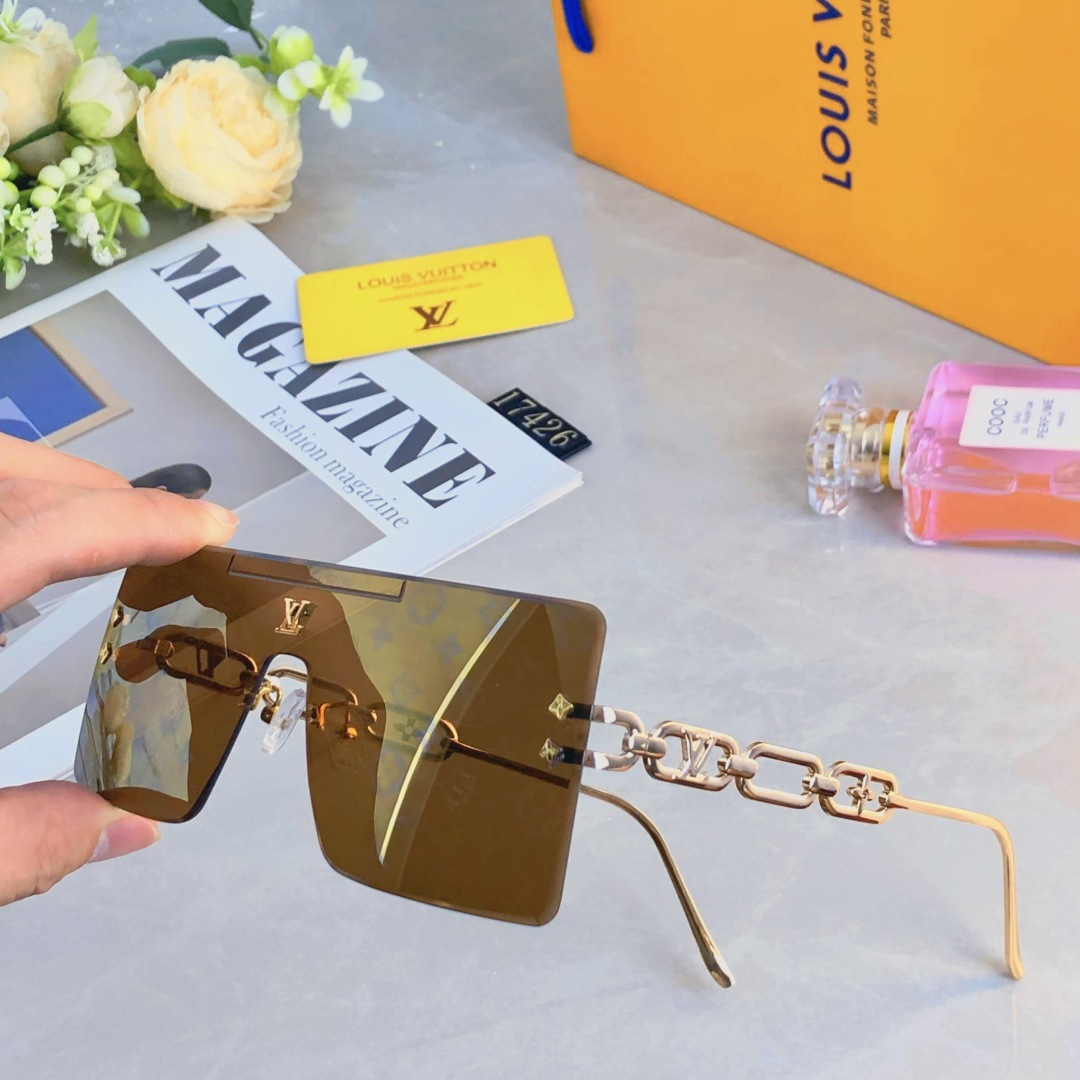 NO:374472,Louis vuitto* super cool one-piece large frame sunglasses for men and women versatile high-end ins face showing small sunglasses driving UV rays and trendy glasses sunglasses, glasses, louis vuitton19860909Louis vuitto*超酷连体大框墨镜男女百搭高级感ins显脸小太阳镜开车防紫外线潮眼镜墨镜太阳镜,眼镜,louis vuitton,glasses
