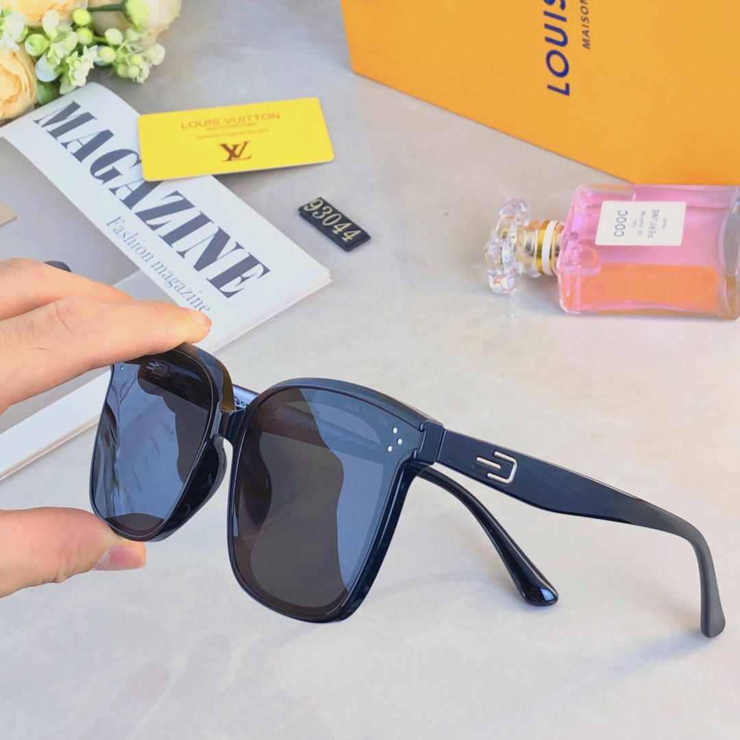 。。Louis vuitto*韩版墨镜女潮显白高级感方形ins辣妹眼镜防紫外线太阳镜男