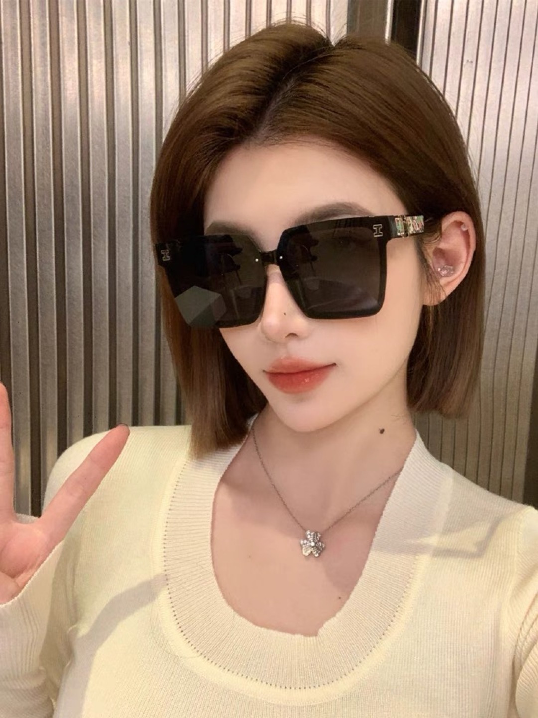 NO:374495,Herme* European and American internet celebrity women's sunglasses square street photography new sunglasses anti-ultraviolet ins thick frame glasses glasses sunglasses, glasses, hermes19860909Herme*欧美网红女太阳镜方形街拍新款墨镜防紫外线ins粗框眼镜眼镜墨镜太阳镜,眼镜,hermes,glasses