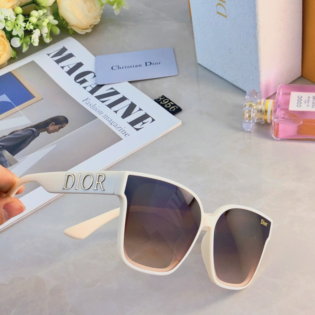 。。Dio*复古大方形高品质超轻TR墨镜女圆脸显瘦网红欧美风太阳眼镜