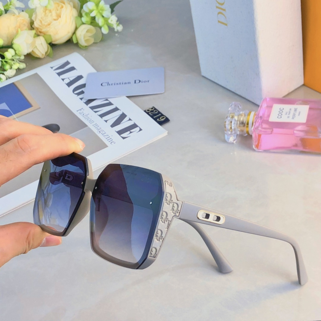。。Dio*2025新款轻奢太阳镜经典方框女士墨镜防紫外线遮阳气质大脸