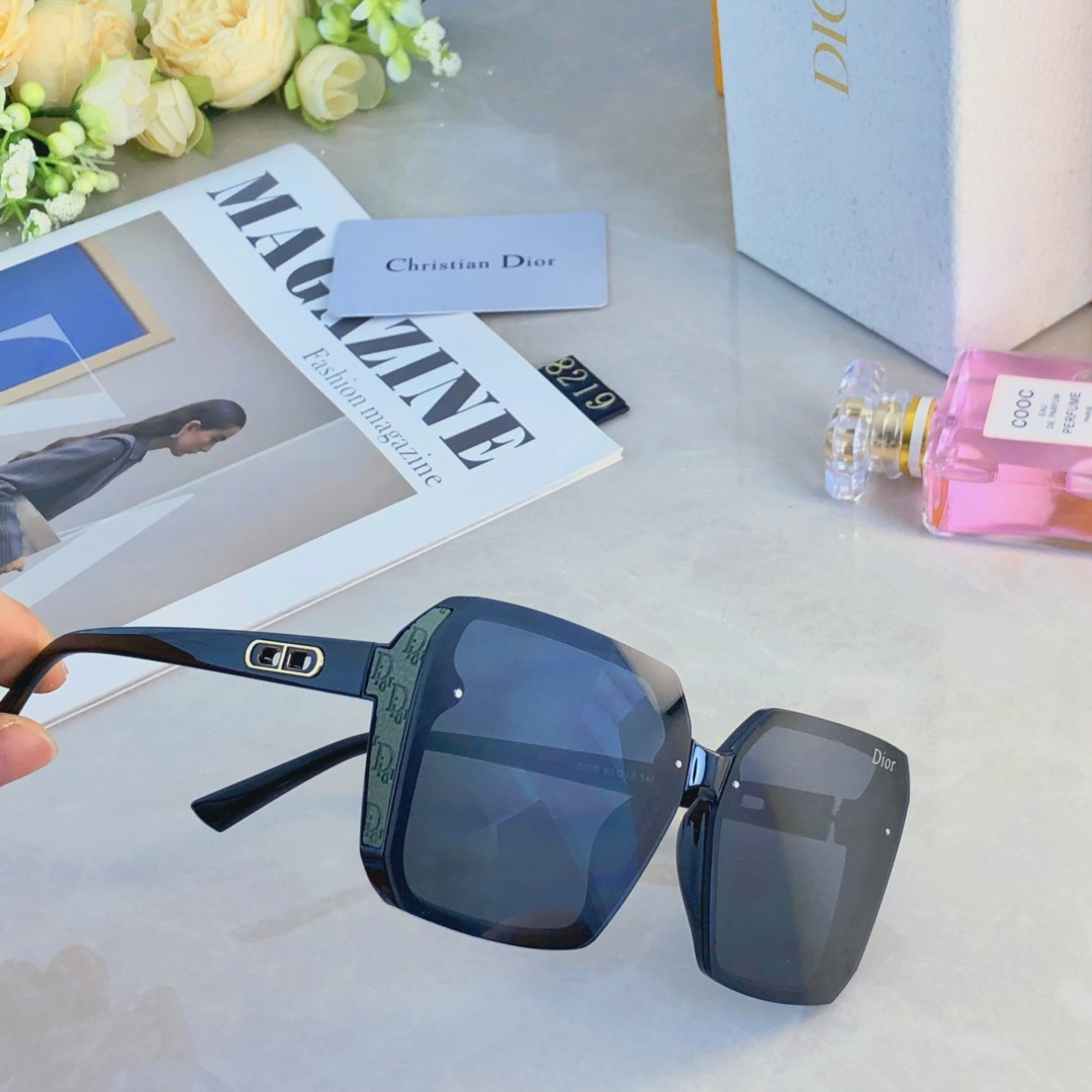 。。Dio*2025新款轻奢太阳镜经典方框女士墨镜防紫外线遮阳气质大脸