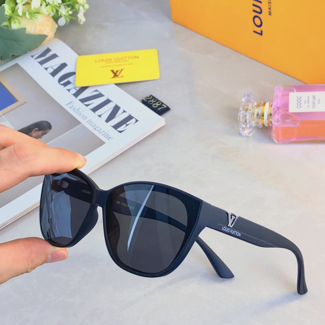 NO:376593,Louis vuitto* square sunglasses women's trendy high-end fashion street photography styling UV sunglasses sunglasses sunglasses, glasses, louis vuitton19860909Louis vuitto*方形墨镜女潮高级感时尚街拍凹造型防紫外线太阳镜眼镜墨镜太阳镜,眼镜,louis vuitton,glasses