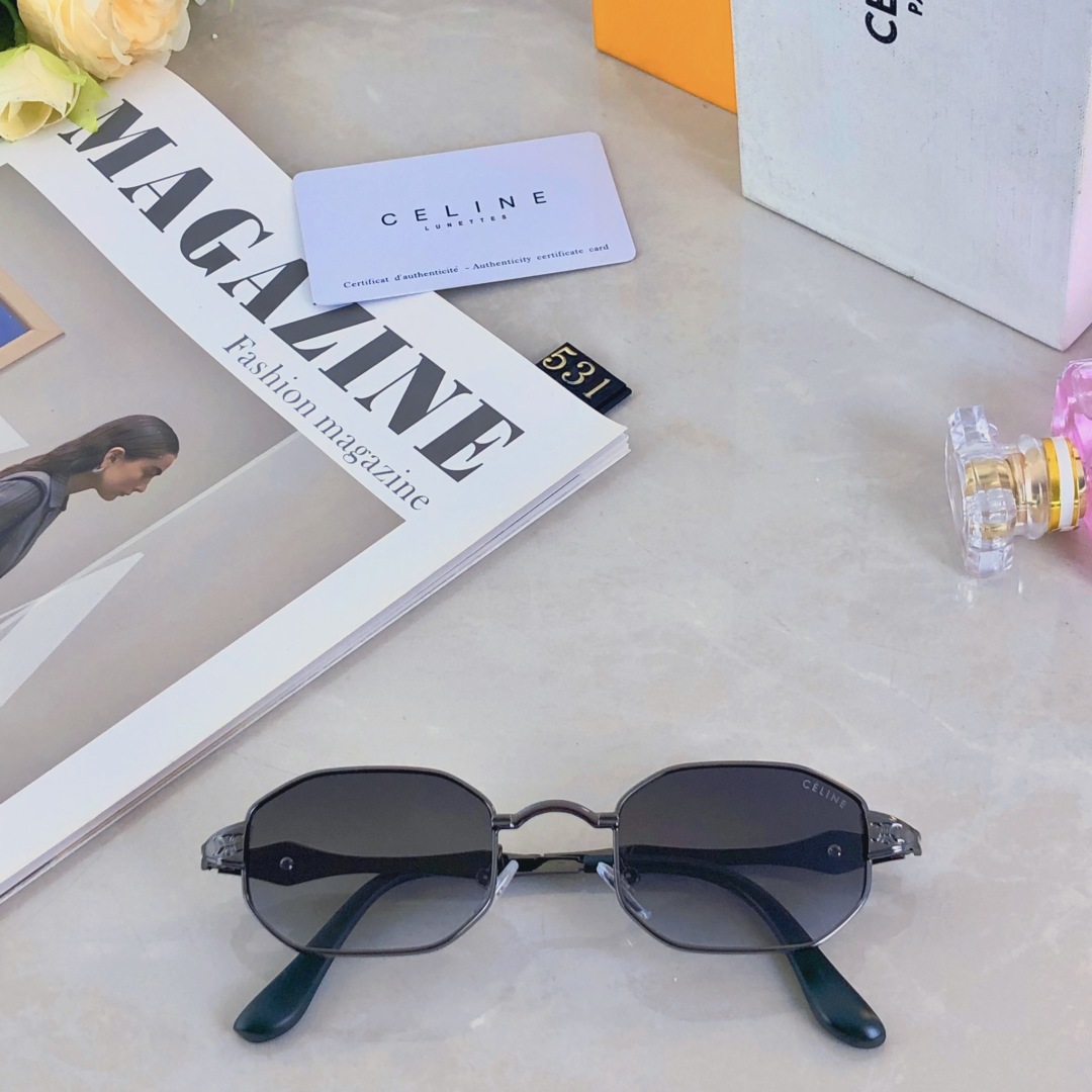 。。CELIN*复古金属方形小框太阳镜高级感防紫外线时尚潮流墨镜个性