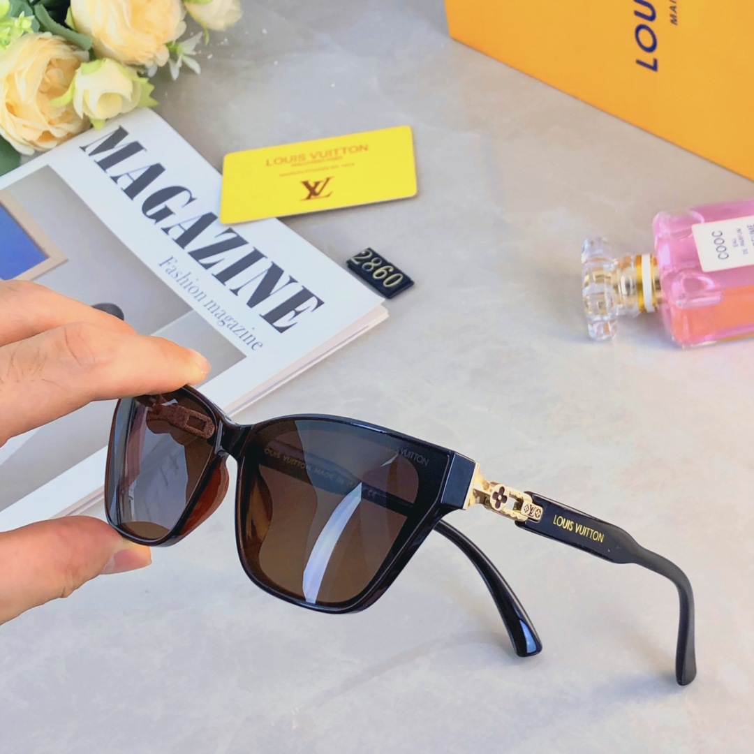 。。Louis vuitto*2025韩版时尚新款方形太阳镜女潮流拍照遮阳开车墨镜