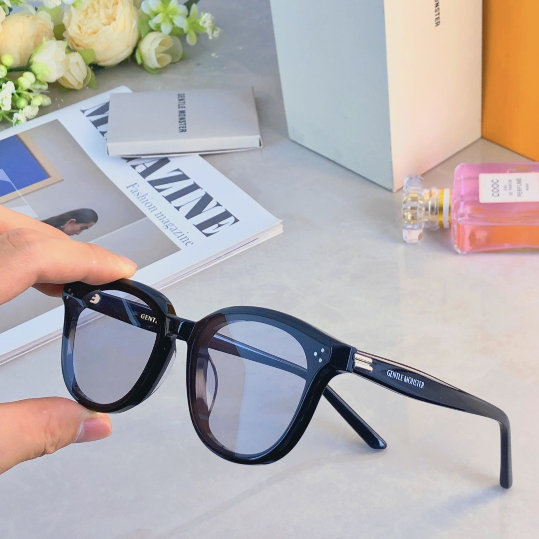 。。韩版经典款墨镜很简单却又很好看的素颜开车太阳眼镜