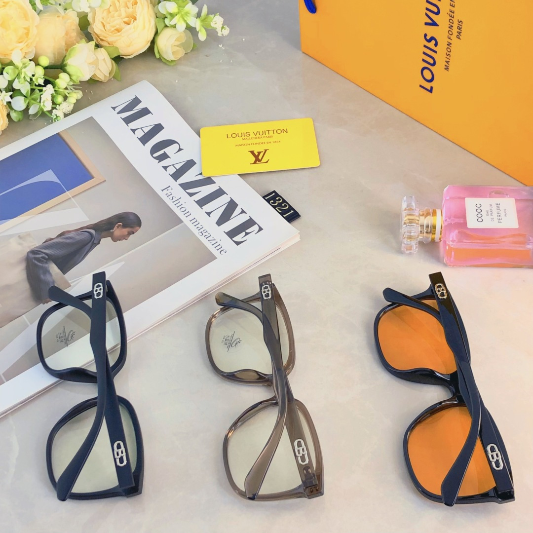 。。Louis vuitto*新款超轻光学眼镜框大框方形网红素颜防蓝光平光眼镜架