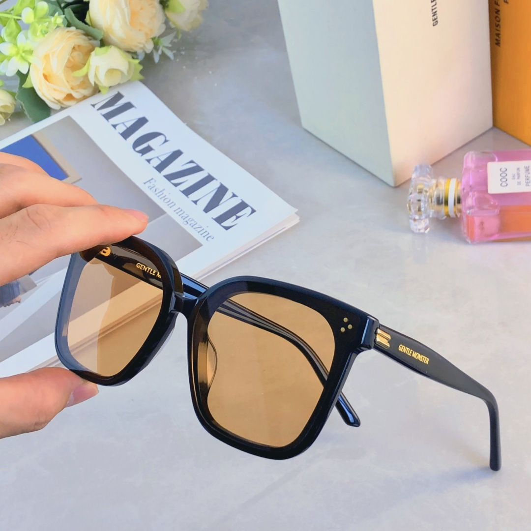 。。新款时尚百搭个性潮流街拍太阳眼镜 ins经典复古米钉方形防晒墨镜