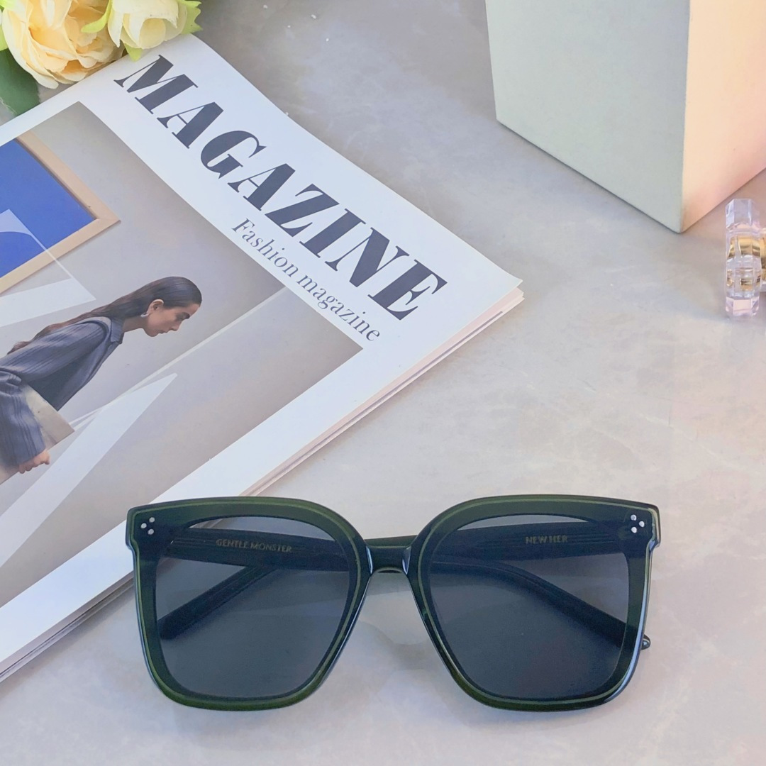 。。新款时尚百搭个性潮流街拍太阳眼镜 ins经典复古米钉方形防晒墨镜