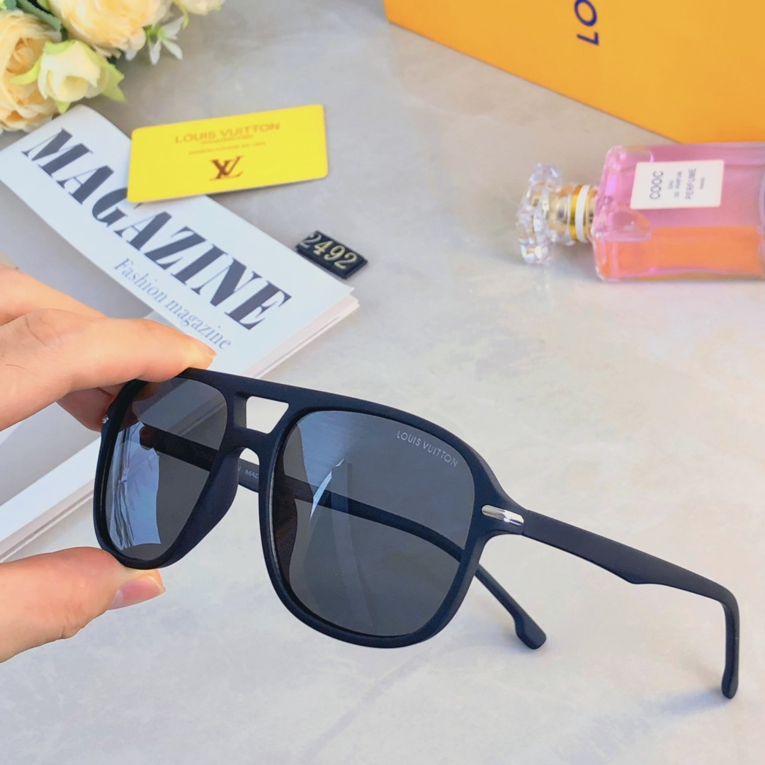 🔥🔥Louis vuitto*新款渐变太阳镜方型双梁个性装饰遮阳出游开车墨镜