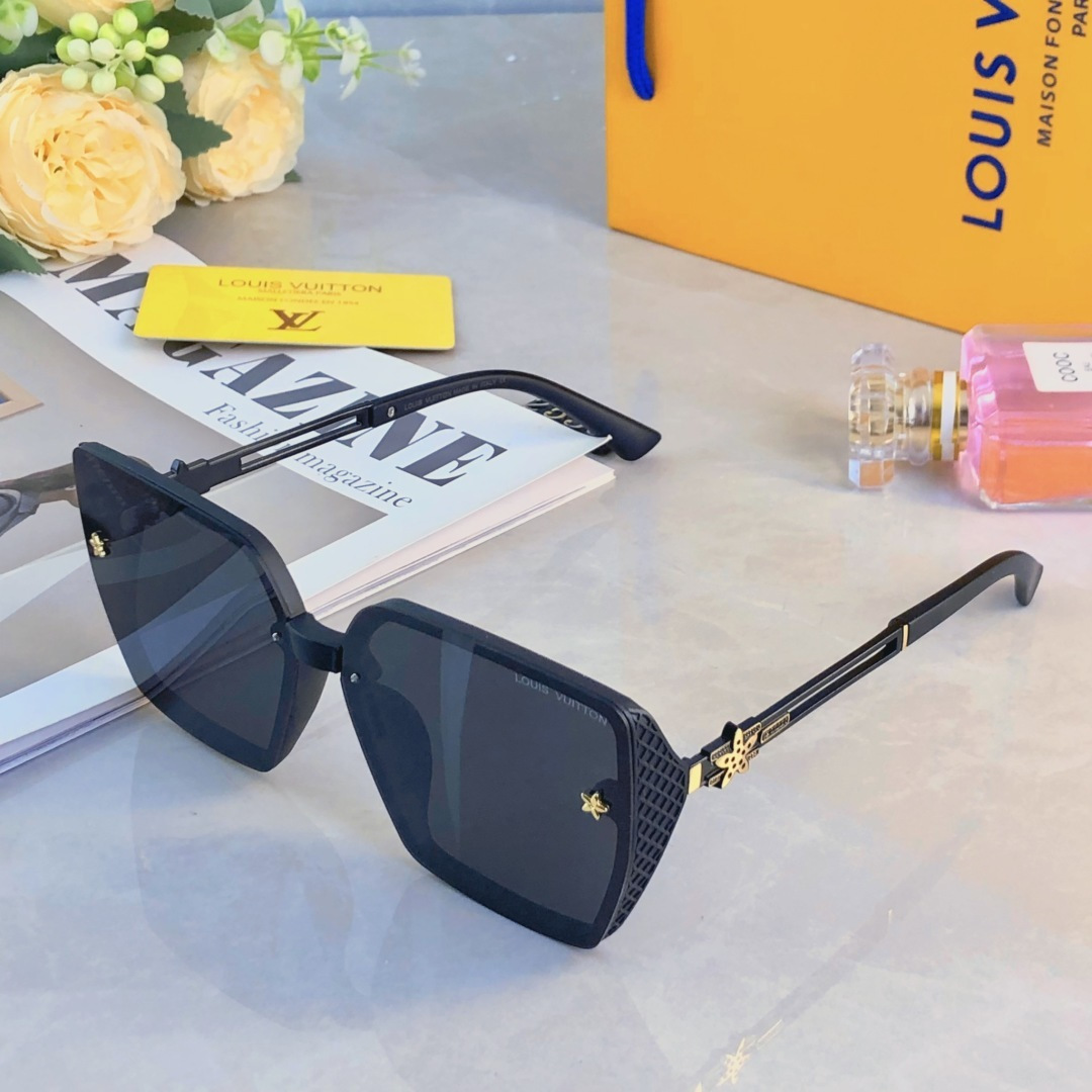 🔥🔥Louis vuitto*欧美时尚金属风方框轻奢太阳镜户外拍照个性复古MM潮墨镜女