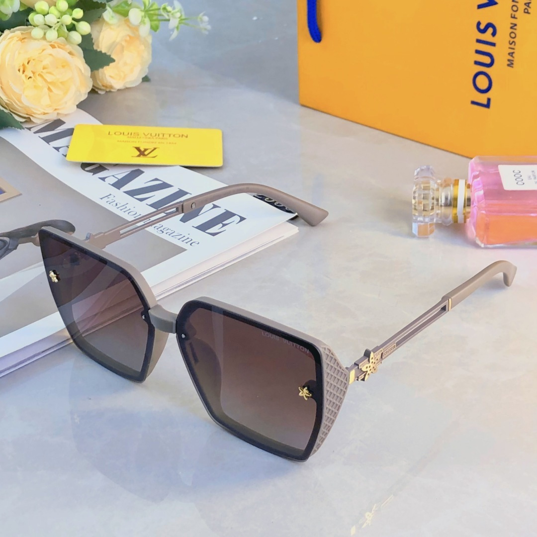 🔥🔥Louis vuitto*欧美时尚金属风方框轻奢太阳镜户外拍照个性复古MM潮墨镜女