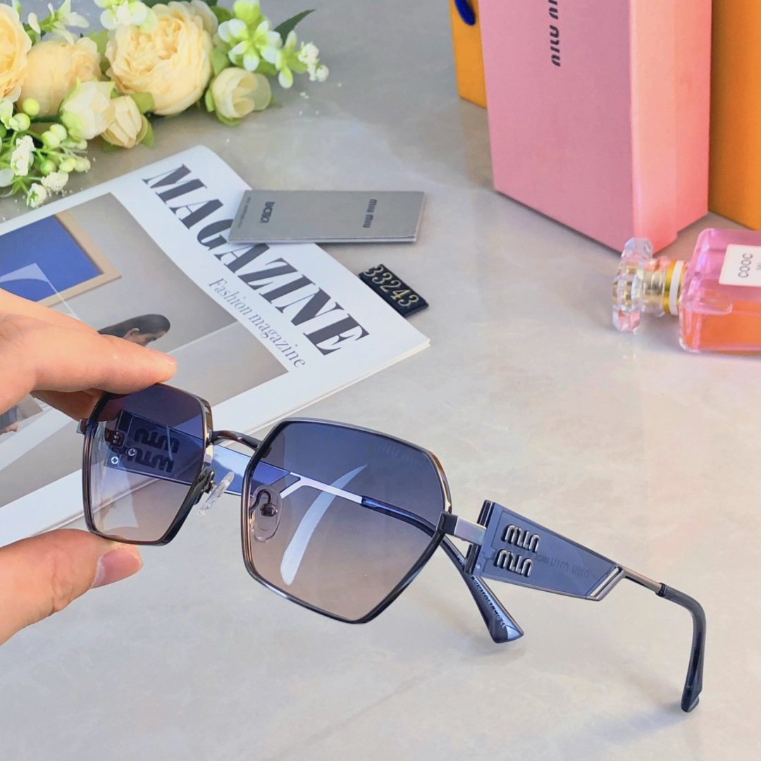 🔥🔥miumi*欧美时尚金属风方框轻奢太阳镜户外拍照个性复古MM潮墨镜