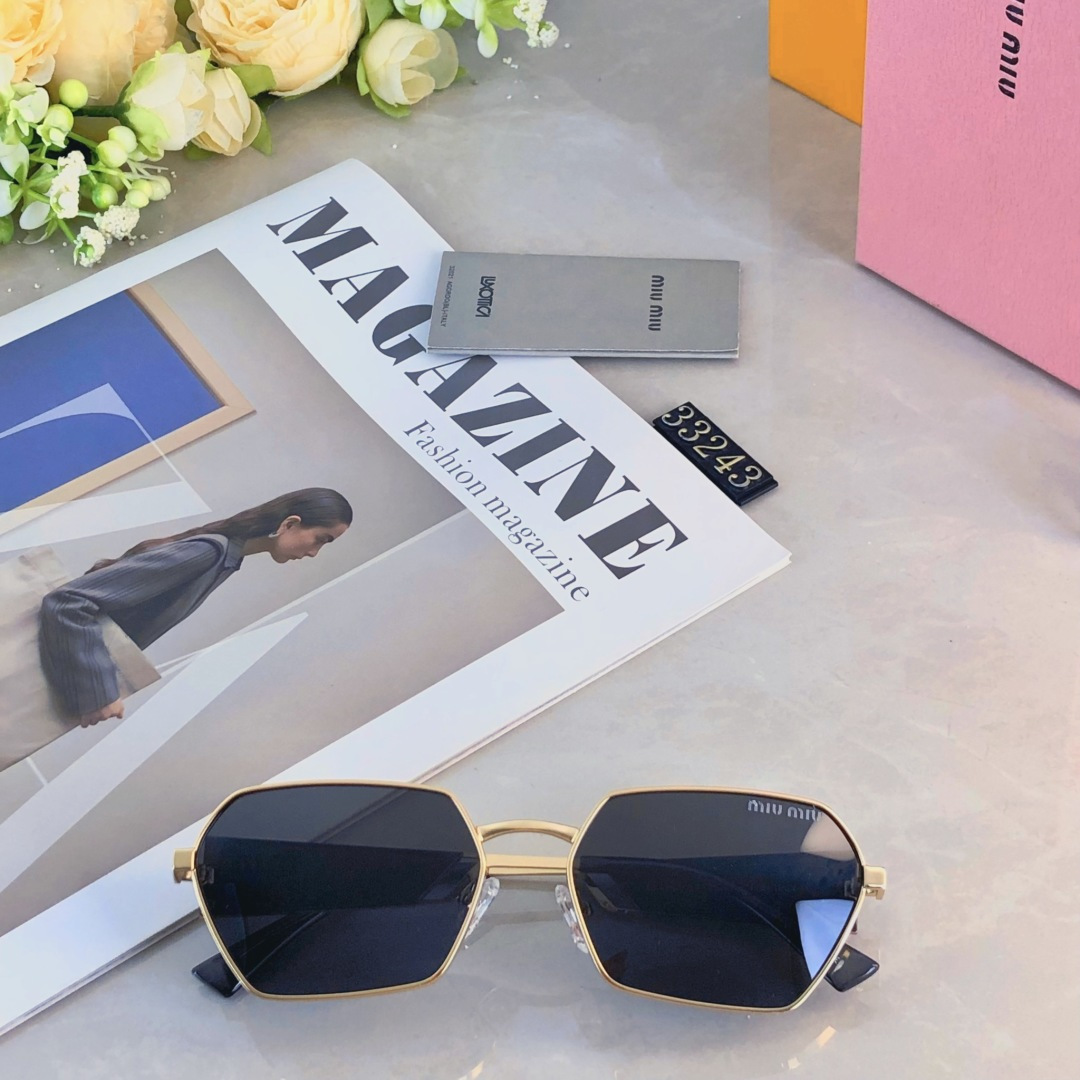 🔥🔥miumi*欧美时尚金属风方框轻奢太阳镜户外拍照个性复古MM潮墨镜