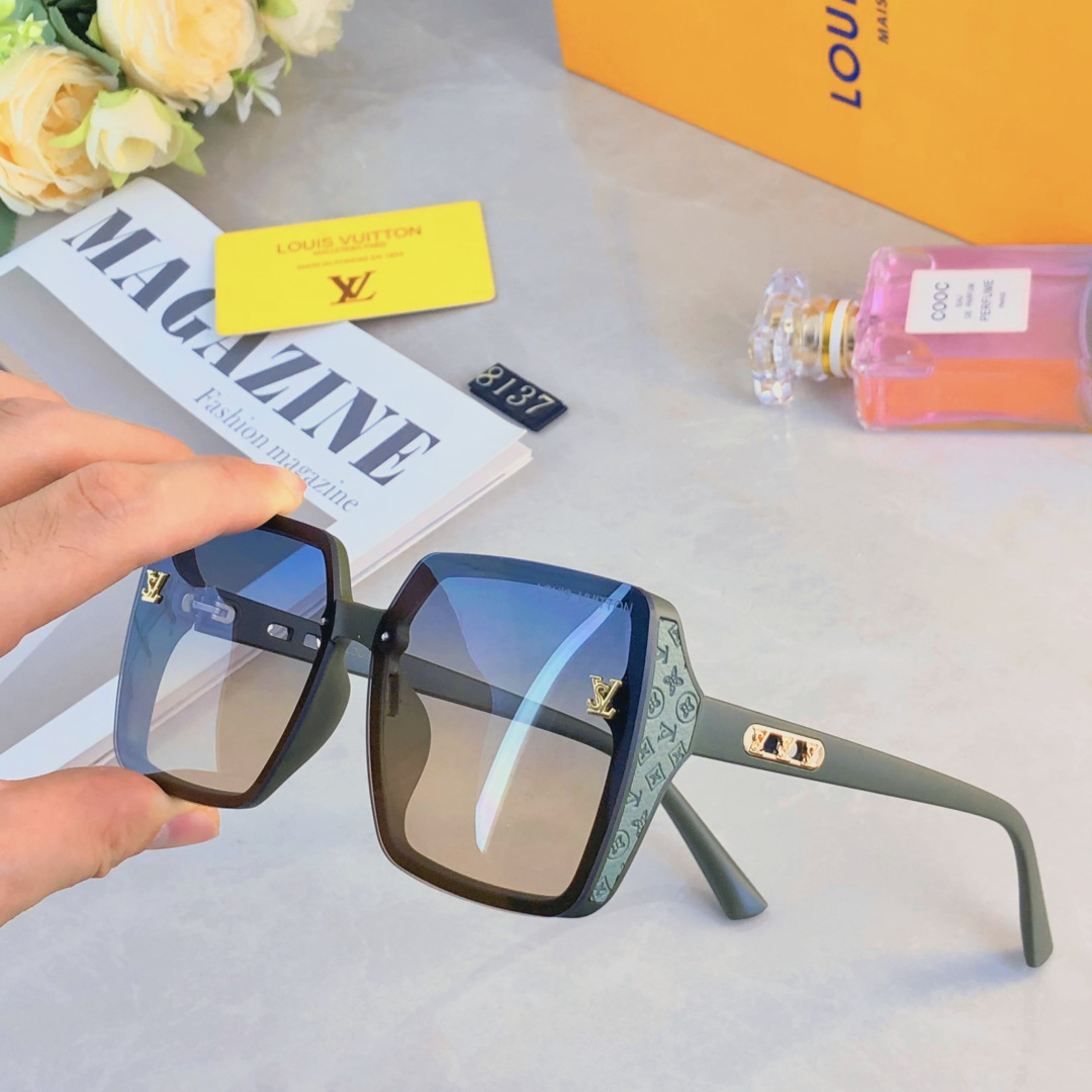 。。Louis vuitto*新款方形字母百搭太阳镜气质简约欧美风墨镜女防紫外线超轻ins风