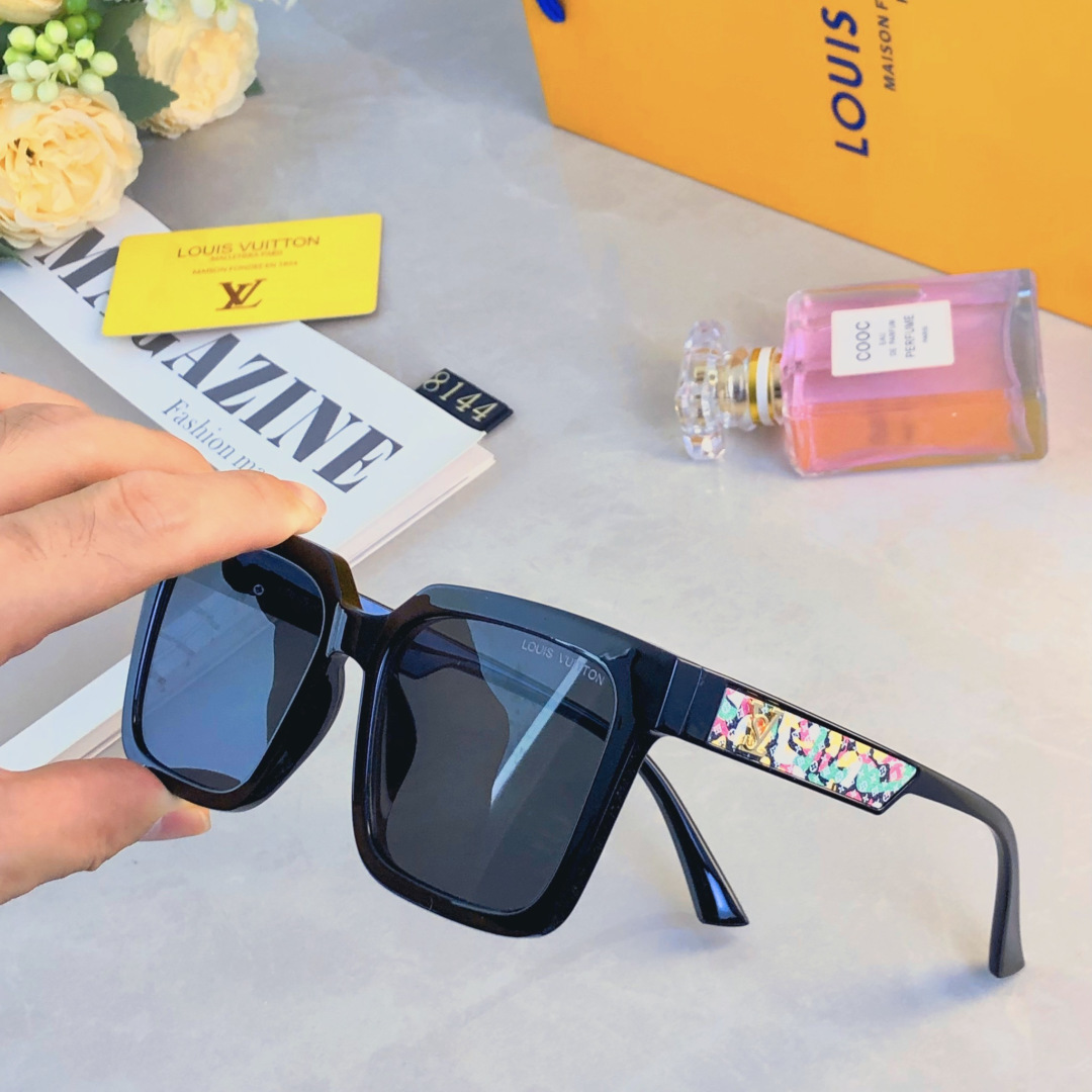 。。Louis vuitto*欧美网红女太阳镜方形街拍新款墨镜防紫外线ins粗框眼镜