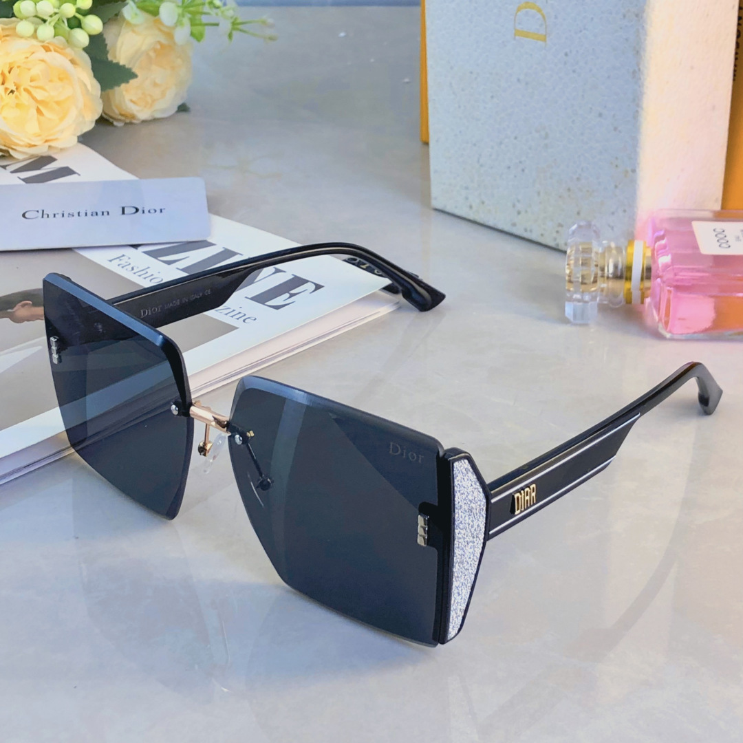 。。DIO*墨镜女百搭新款高级感大脸显脸小方形防紫外线太阳镜小脸