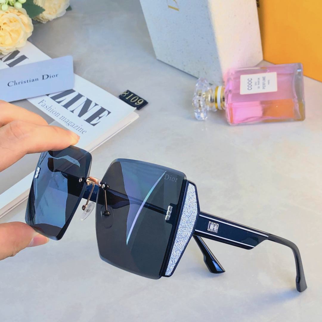 。。DIO*墨镜女百搭新款高级感大脸显脸小方形防紫外线太阳镜小脸