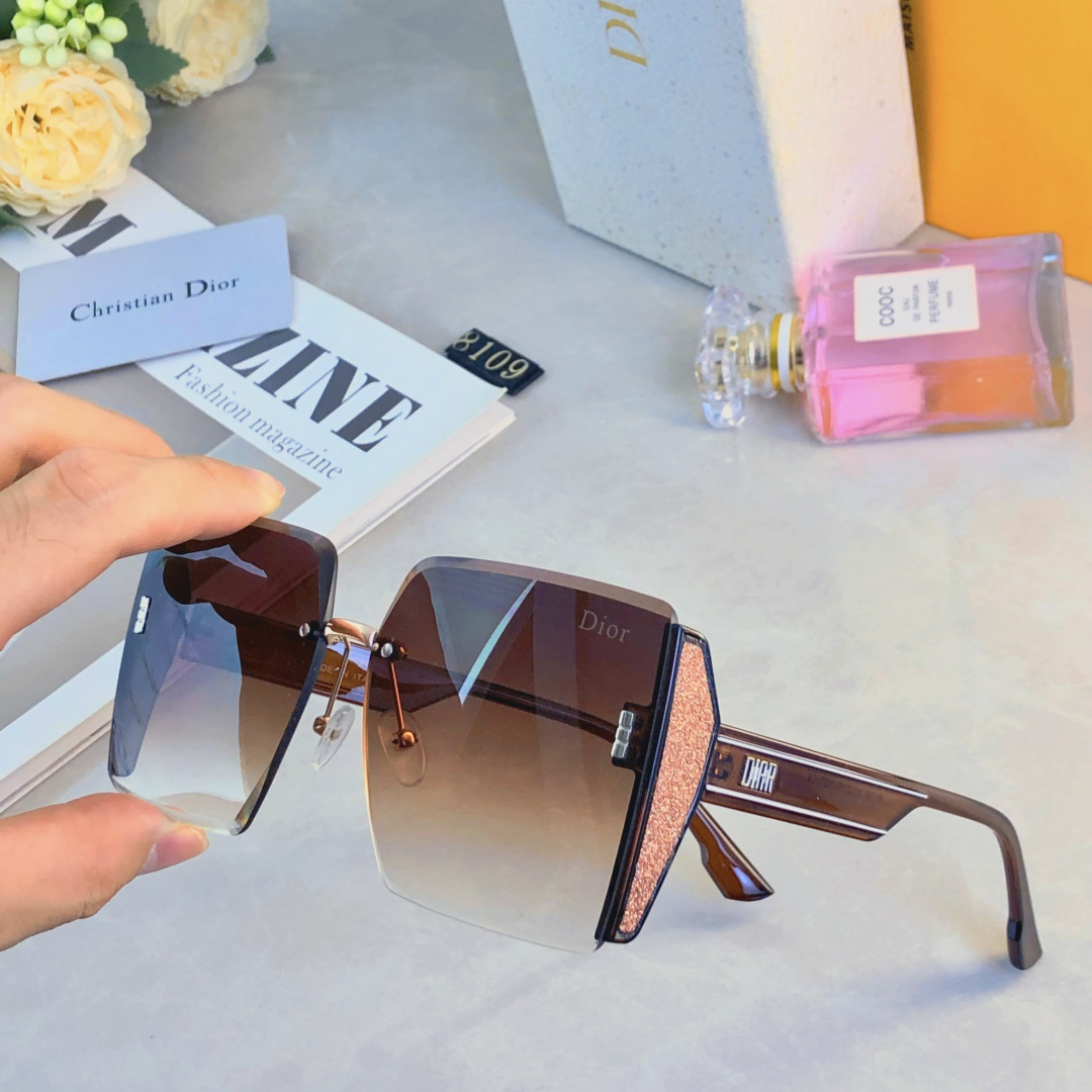 。。DIO*墨镜女百搭新款高级感大脸显脸小方形防紫外线太阳镜小脸