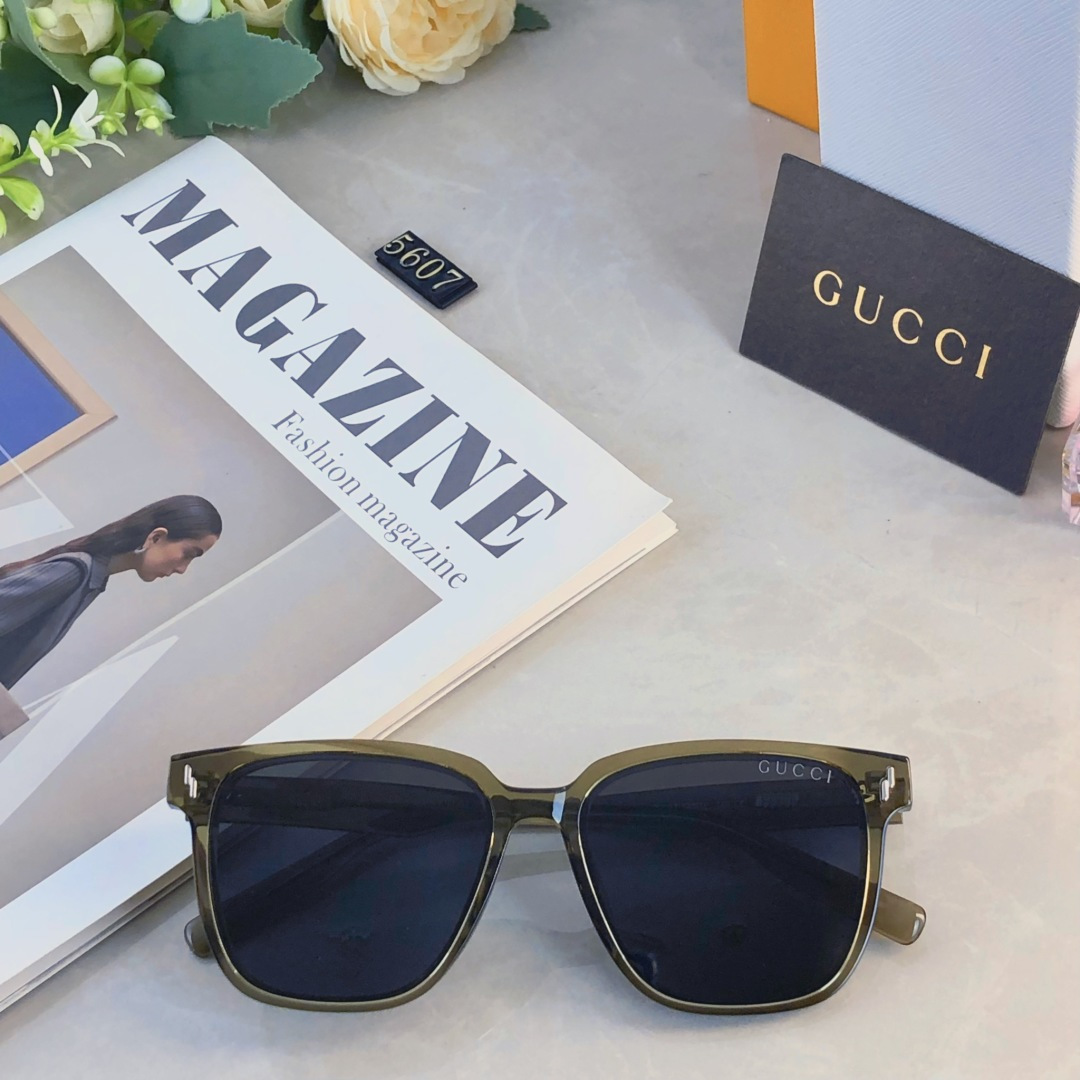 。。Gucc*新款米钉潮流百搭墨镜男女同款显高级感显瘦太阳眼镜