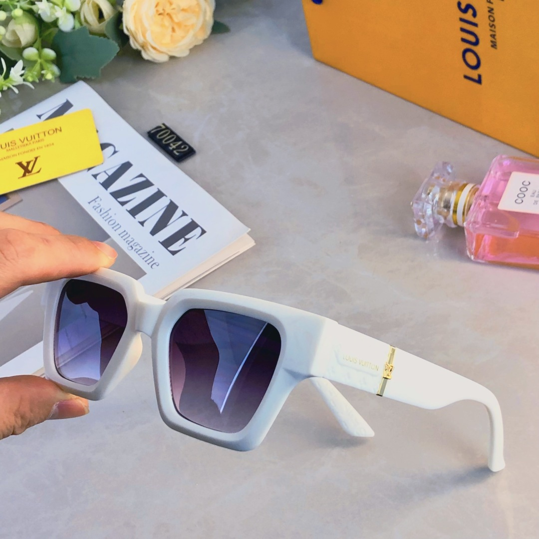 。。Louis vuitto*新款欧美网红时尚潮流方形太阳镜男女个性街拍墨镜