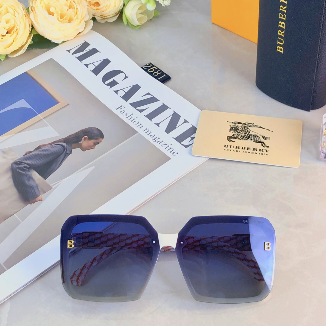 。。Burberr*新款轻奢太阳镜经典方框女士墨镜防紫外线偏光镜遮阳气质大脸