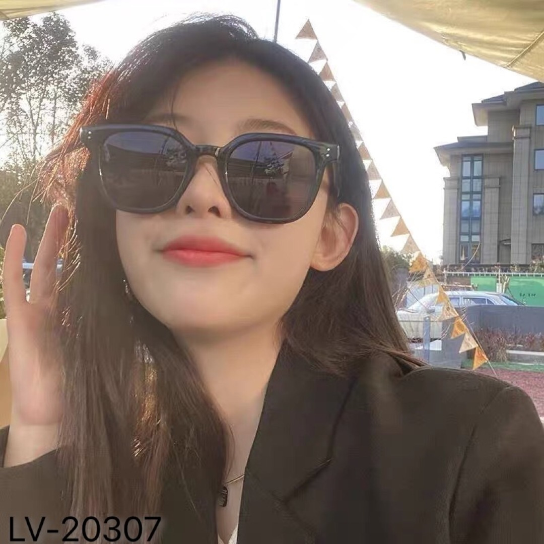 。。Louis vuitto*新款墨镜女高级感方框网红街拍户外登山防紫外线太阳眼镜男大脸