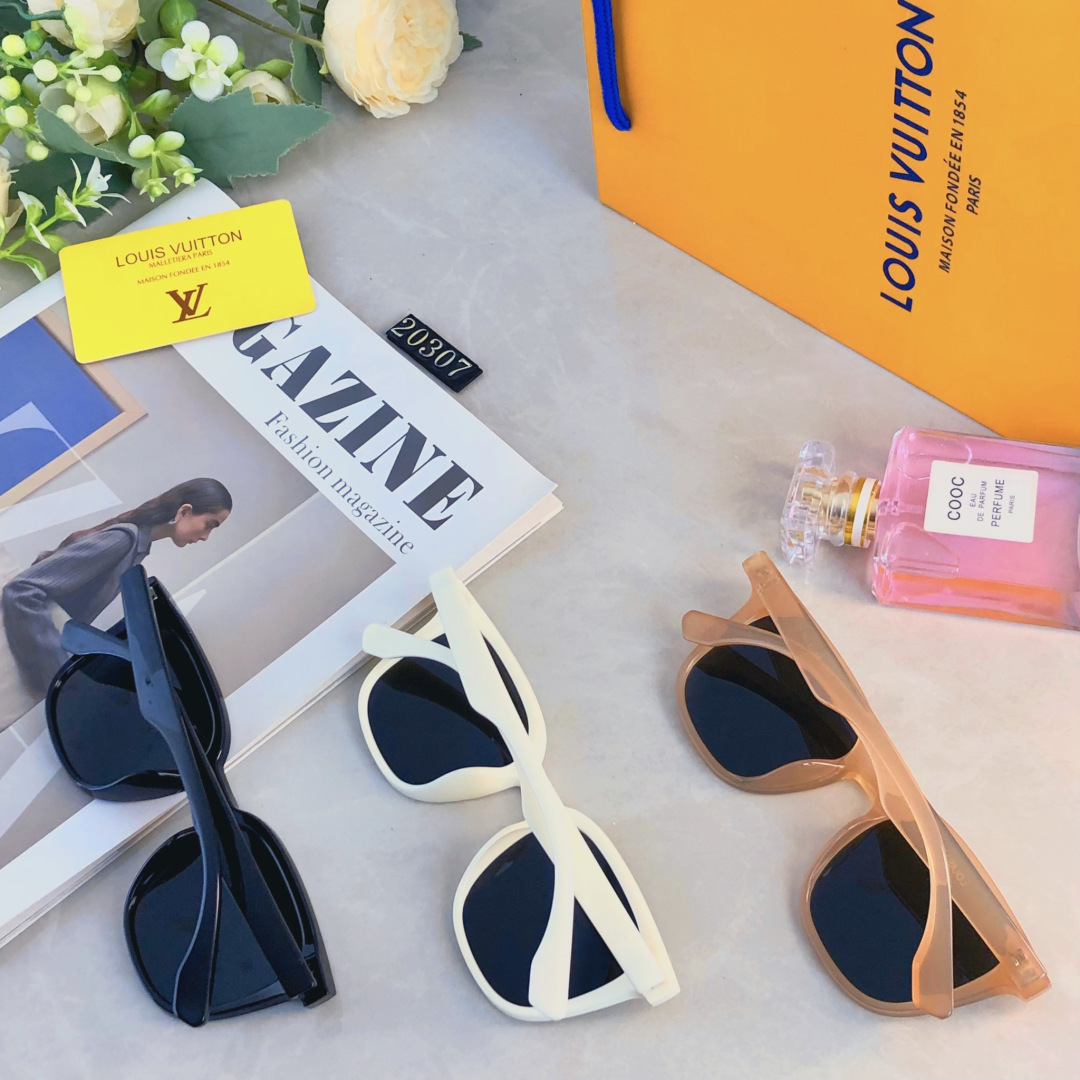 。。Louis vuitto*新款墨镜女高级感方框网红街拍户外登山防紫外线太阳眼镜男大脸