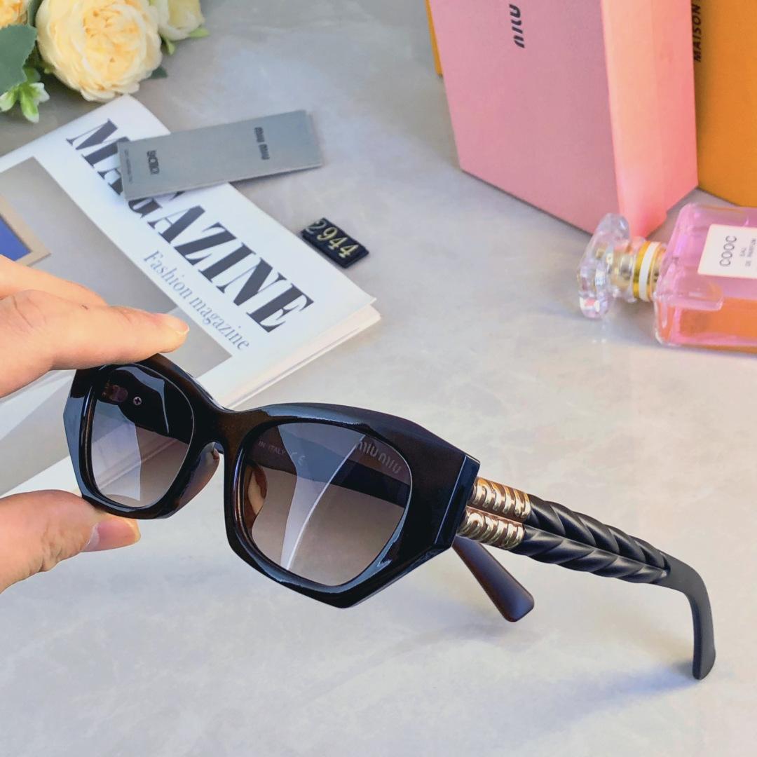 。。miumi*高级感时尚辣妹太阳眼镜女新款个性凹造型街拍防晒墨镜