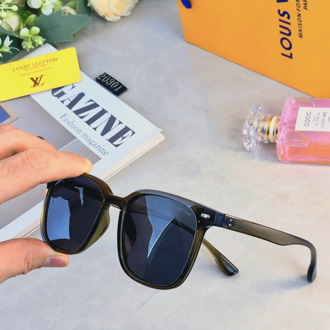 。。Louis vuitto*防晒新款复古小方框太阳镜韩版个性米钉街拍墨镜女潮嘻哈眼镜