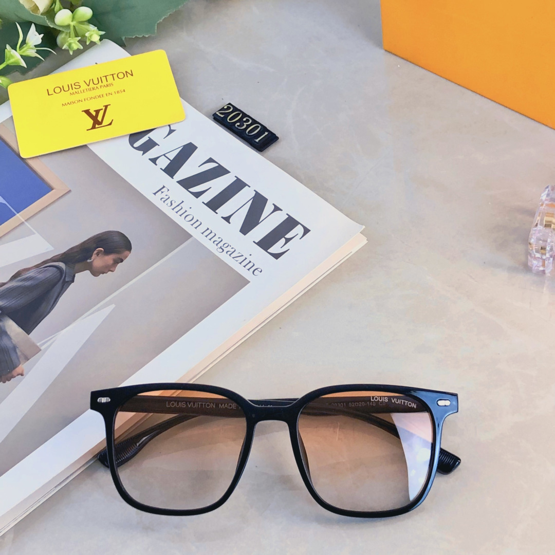 。。Louis vuitto*防晒新款复古小方框太阳镜韩版个性米钉街拍墨镜女潮嘻哈眼镜