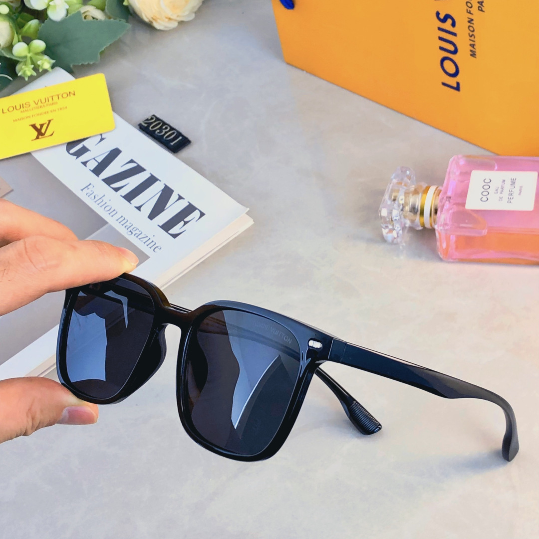 。。Louis vuitto*防晒新款复古小方框太阳镜韩版个性米钉街拍墨镜女潮嘻哈眼镜