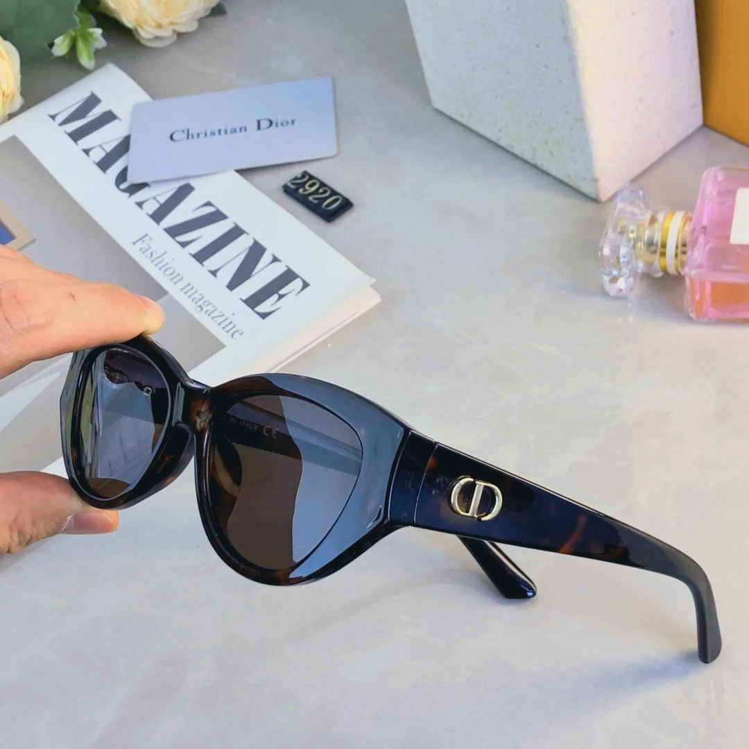 。。DIO*猫眼窄框墨镜女2026新款潮高级感美式复古网红眼镜辣妹太阳镜