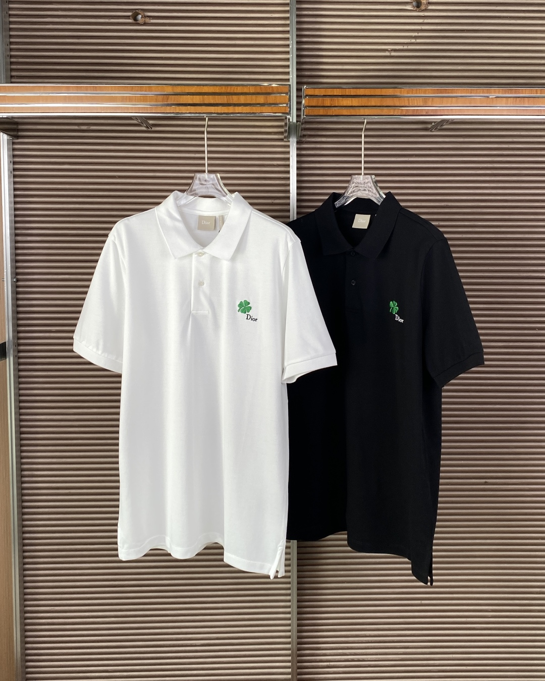迪奥 Dior Clover 四叶草刺绣 Polo 衫• 设计亮点：胸前绣有绿色四叶草（Clover）图