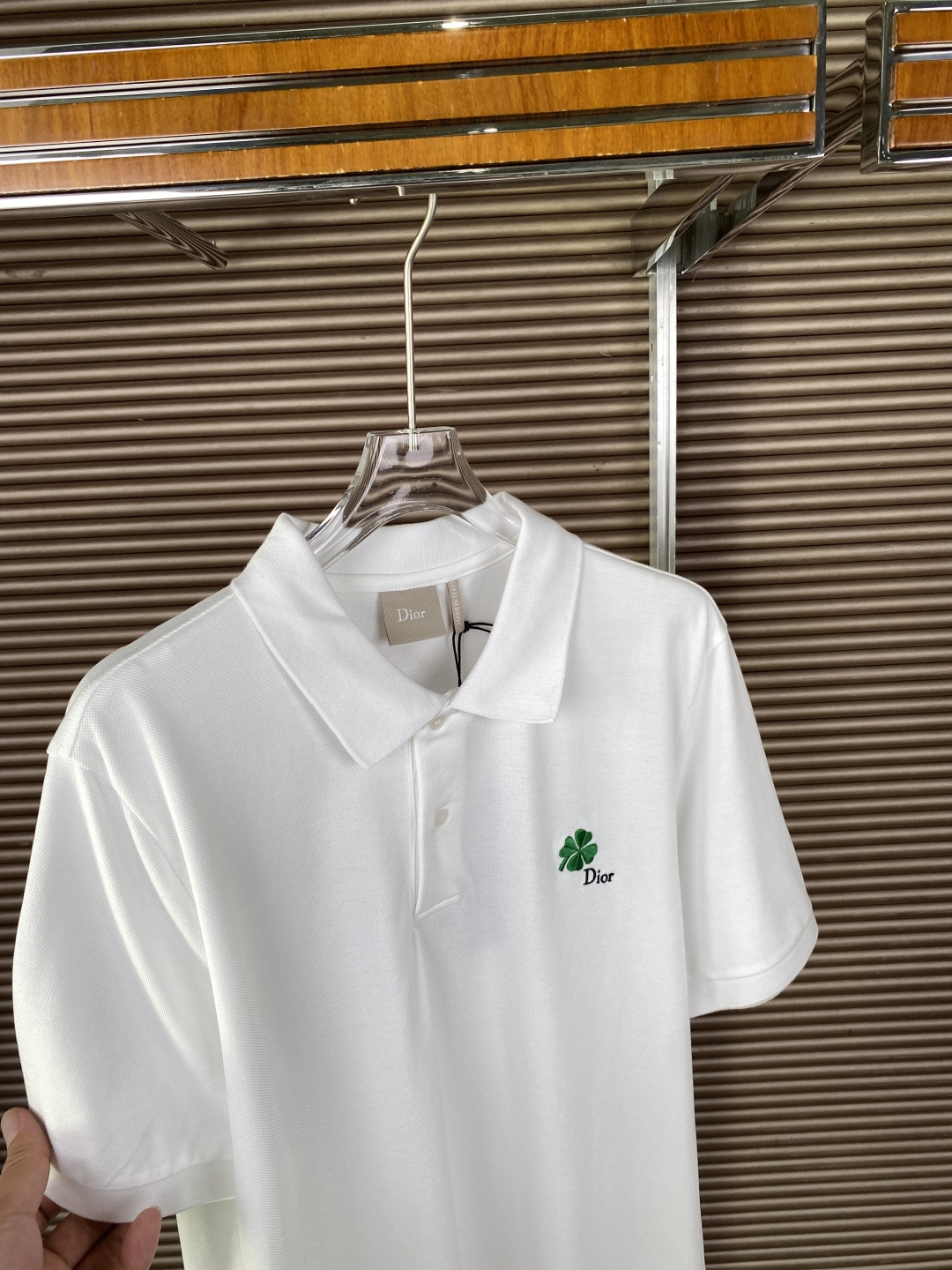 迪奥 Dior Clover 四叶草刺绣 Polo 衫• 设计亮点：胸前绣有绿色四叶草（Clover）图