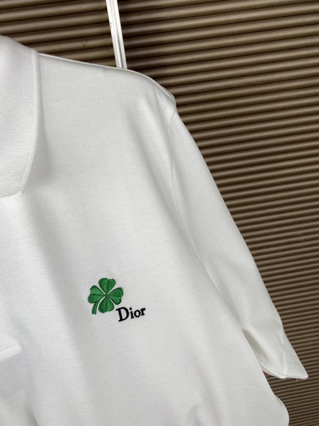 迪奥 Dior Clover 四叶草刺绣 Polo 衫• 设计亮点：胸前绣有绿色四叶草（Clover）图