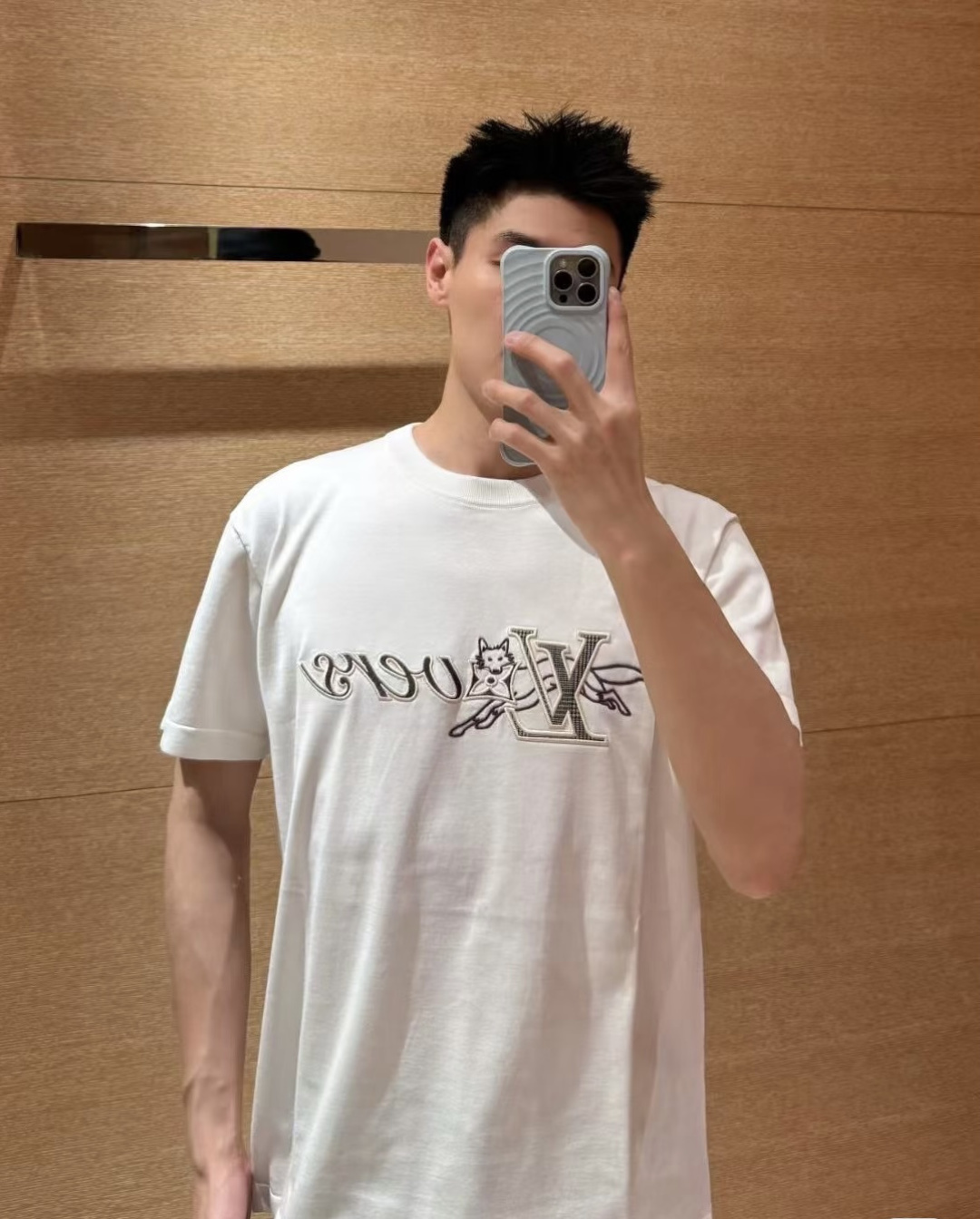 NO:827770,It goes well with jeans, casual pants or trousers. This is the most recognizable masterpiece of the brand!  ,,jeans,19860909搭配牛仔裤或休闲裤或西裤都很有品.这款堪称品牌最具辨识度的代表作！,,jeans,,Women's clothing