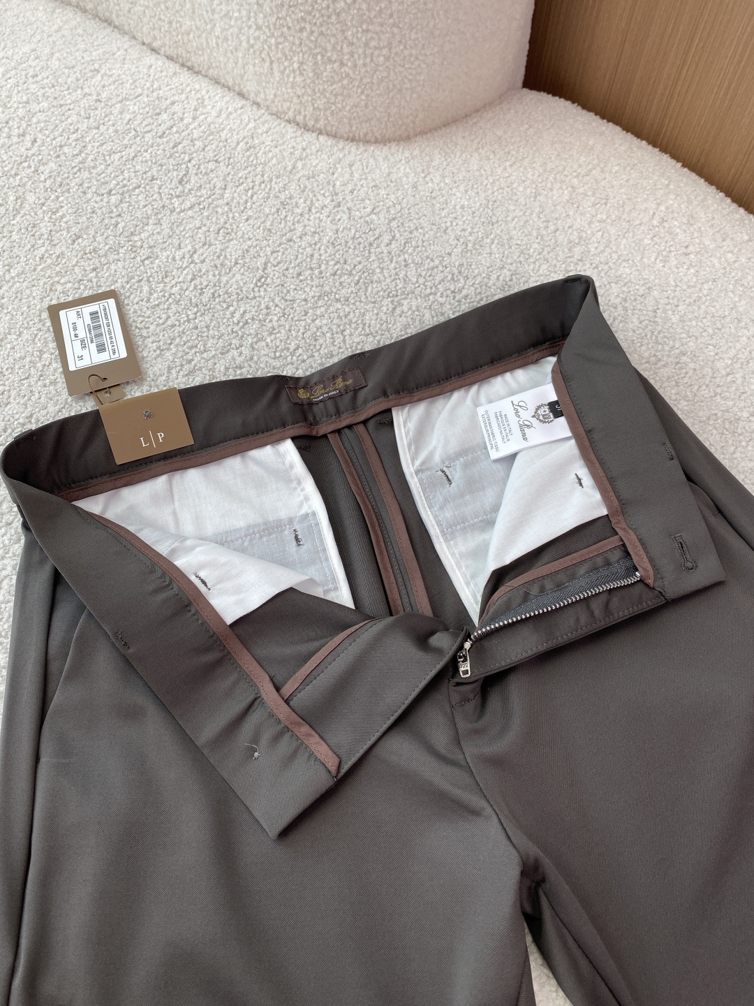 Loro Piana 2026夏季新款男士休闲西裤✨ 核心亮点• 品牌与产地：意大利制造，是Loro P