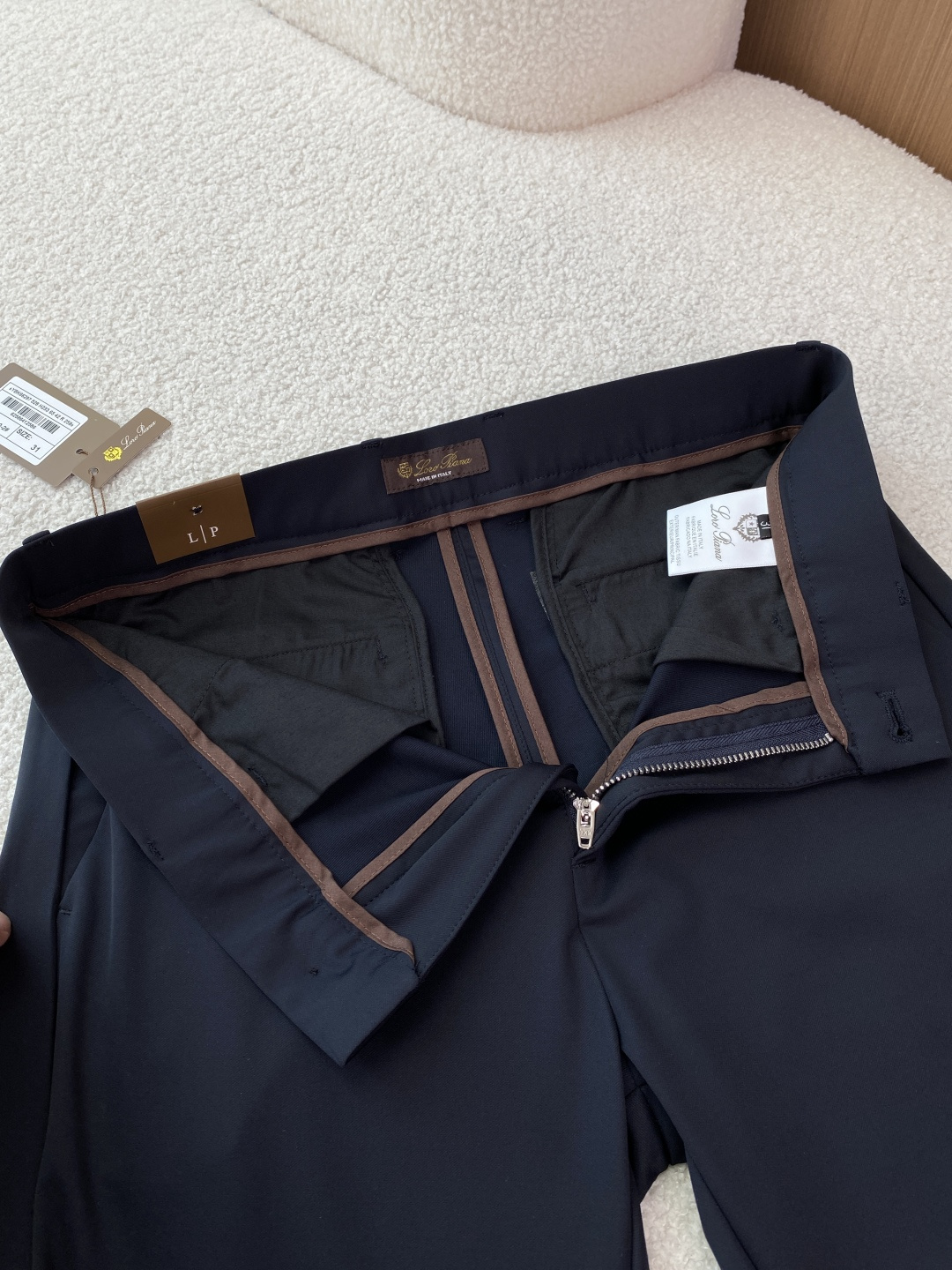 Loro Piana 2026夏季新款男士休闲西裤✨ 核心亮点• 品牌与产地：意大利制造，是Loro P