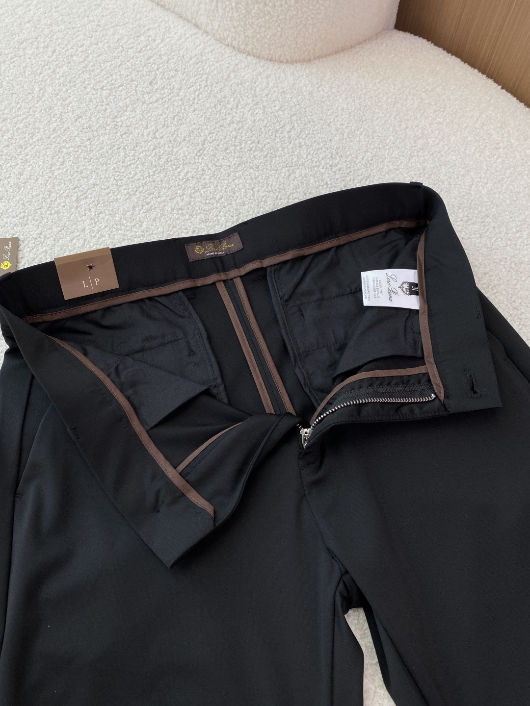 Loro Piana 2026夏季新款男士休闲西裤✨ 核心亮点• 品牌与产地：意大利制造，是Loro P