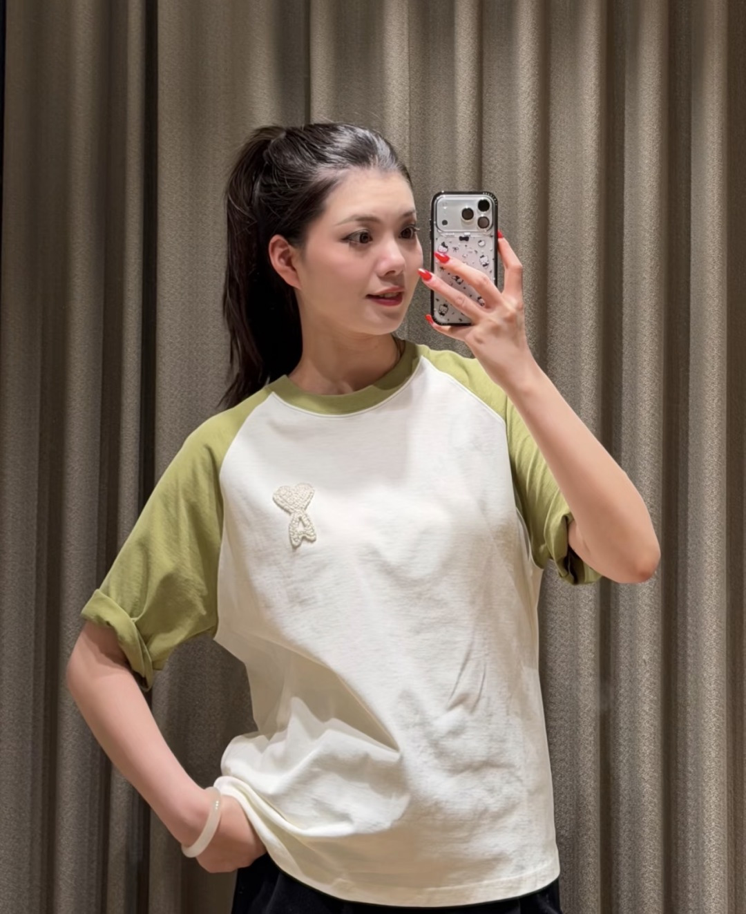 NO:835718,The version is the same for men and women, with a standard round neck, raglan sleeve design, and a slightly loose fit.19860909版型男女同款,标准圆领,插肩袖设计,剪裁合身略宽松.,,,Women's clothing