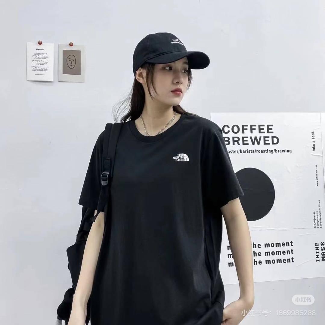 NO:827749,The basic model for daily commuting can be worn alone + casual pants/jeans, simple and clean; the printed model can be paired with overalls/sports pants to create a street trend.,,jeans,19860909日常通勤基础款单穿+休闲裤/牛仔裤,简约干净；印花款搭配工装裤/运动束脚裤,打造街头潮流感.,,jeans,,Women's clothing
